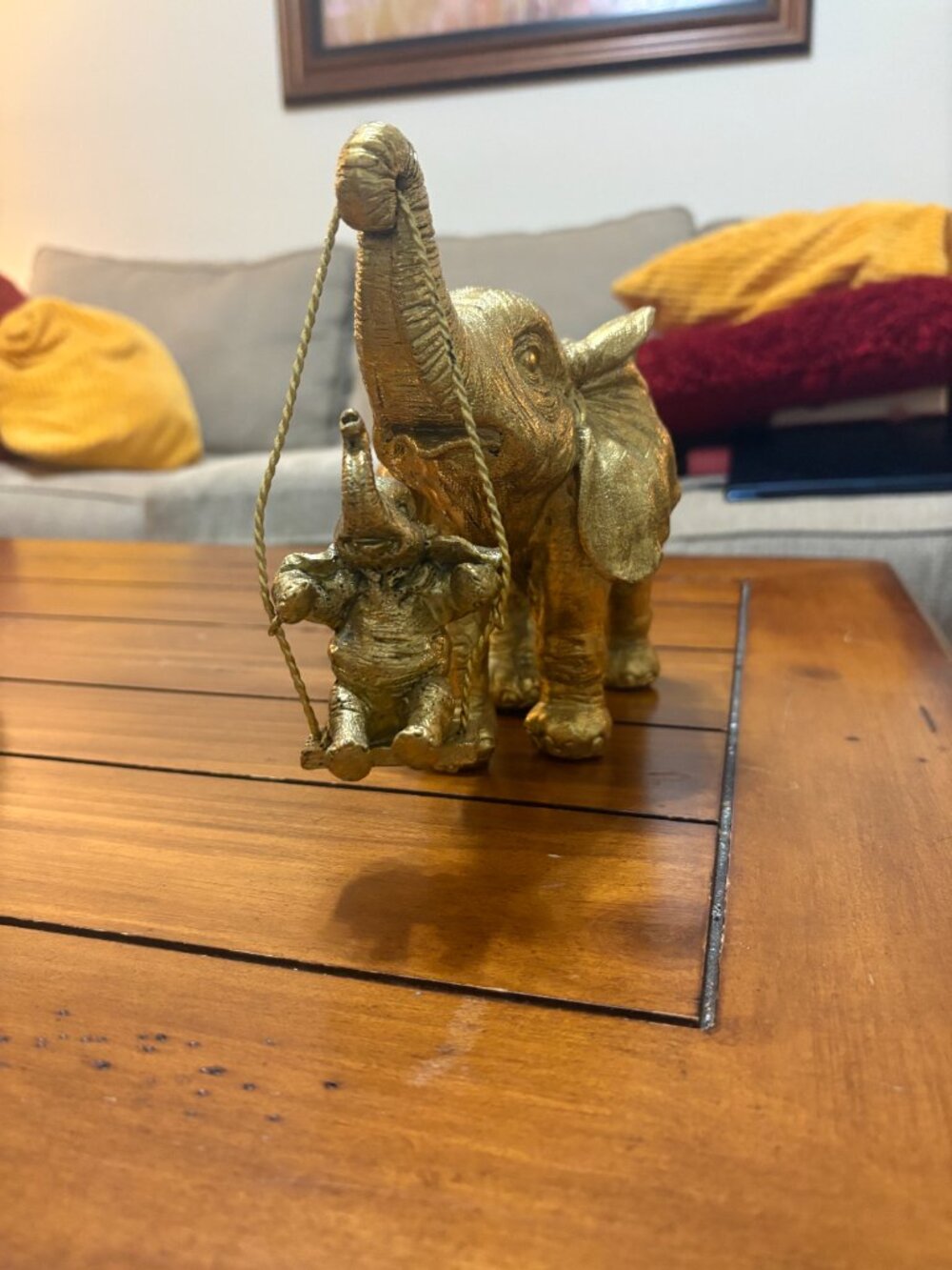Gold painted elephant figurine - Picture 3 of 3